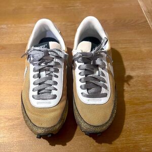 Womens Nike Daybreak Golden Gals